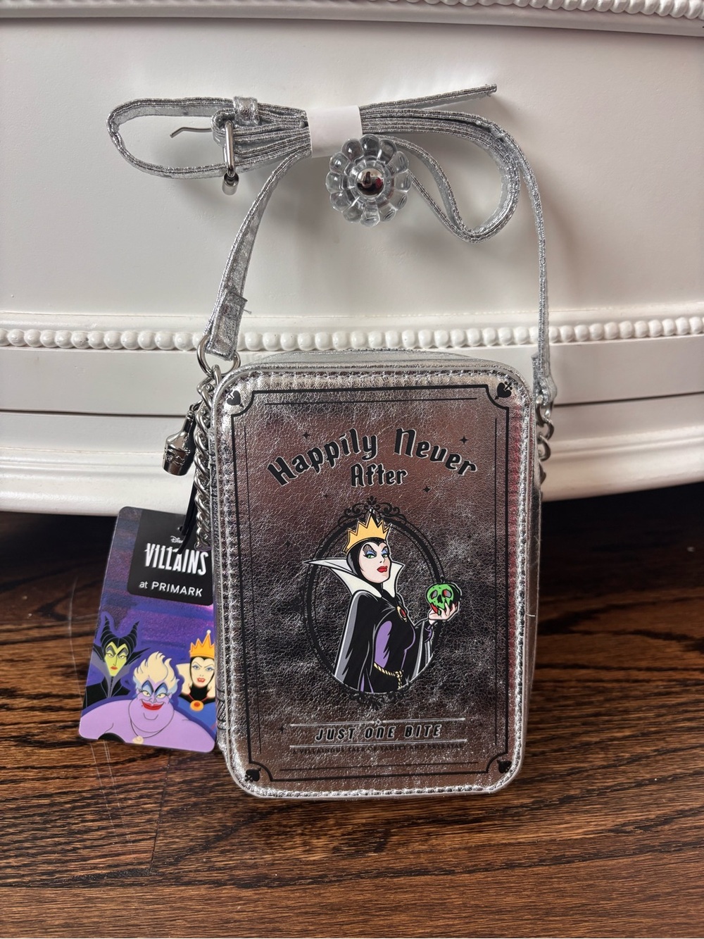 Disney Villains Happily Never After Evil Queen Silver Crossbody Bag Brand New